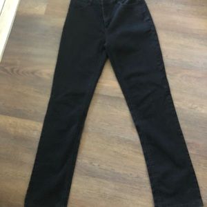 Women’s Jones New York black jeans Lexington straight jeans size 8( fits like 6)